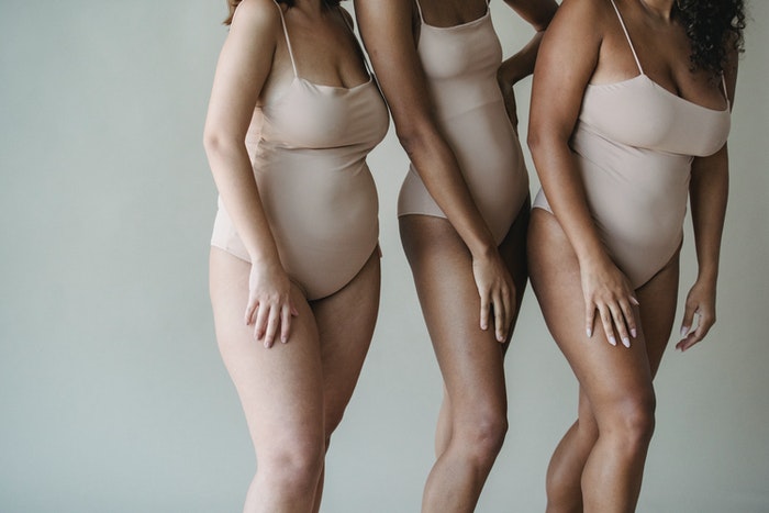 Os tipos de corpo feminino estão diretamente relacionados ao biotipo físico, o que afeta a escolha de roupas e cortes a serem usados